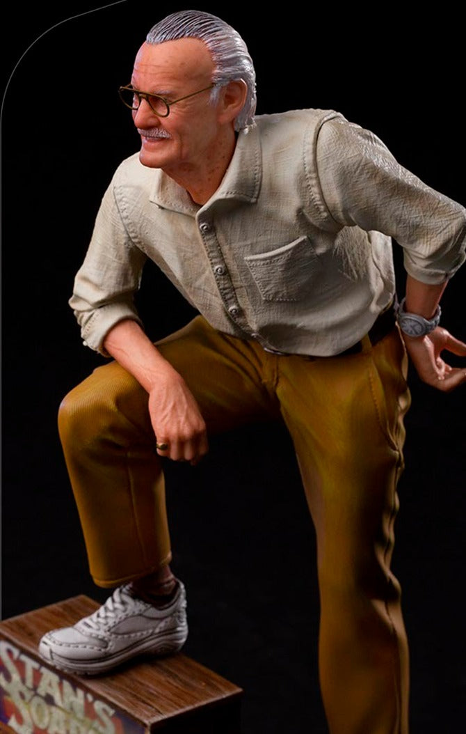 Stan Lee - Art Scale 1/10 by Iron Studios