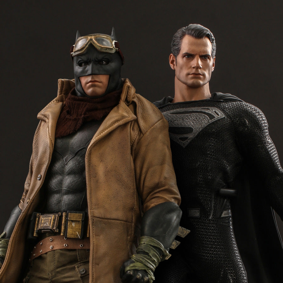 Knightmare Batman and Superman by Hot Toys
